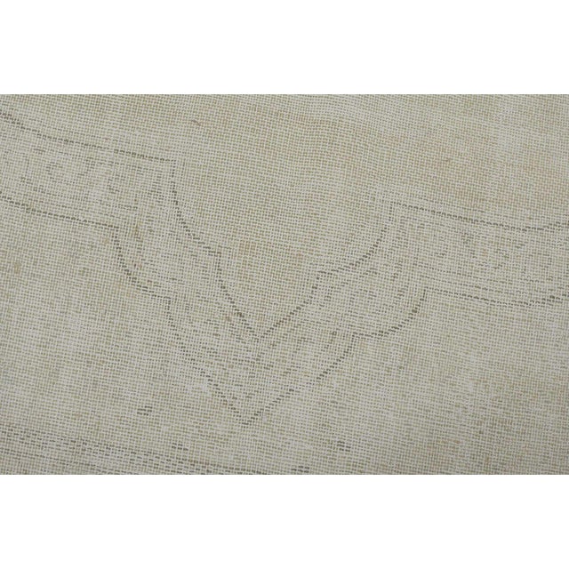 1980s Kerman Rug 9’5” X 12′ Ivory Wool Vintage Distressed Hand-Knotted Carpet For Sale - Image 5 of 15