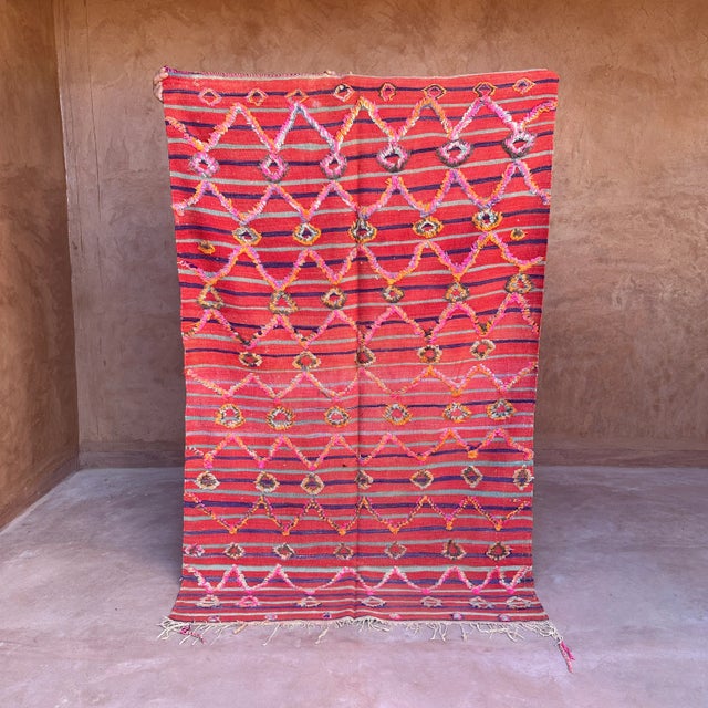 This vintage Moroccan rug is a true powerful women's artistic creation that is the first thing our eyes get caught when we...