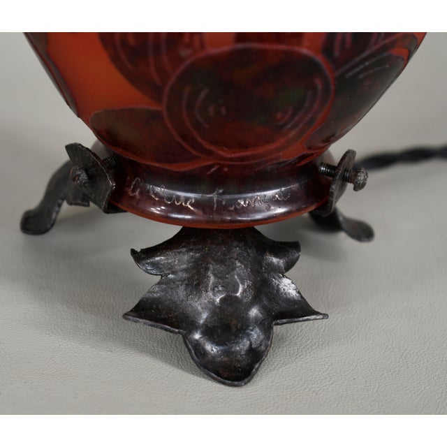 Metal Schneider Le Verre Francais Les Prunes Table Night Lamp 1920s - Wrought Iron & Burgundy Cameo Glass For Sale - Image 7 of 9
