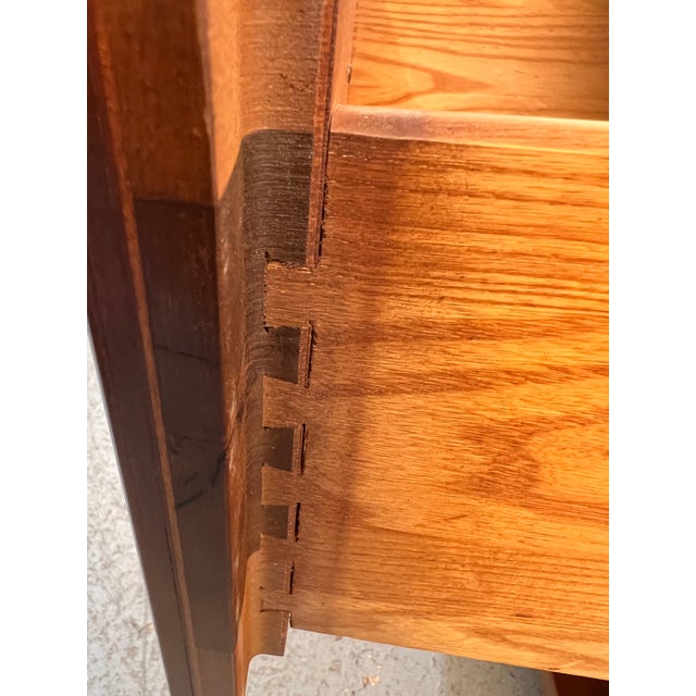 Mid-Century Modern Walnut & Brass Nightstands Attributed to Young Manufacturing For Sale - Image 15 of 18