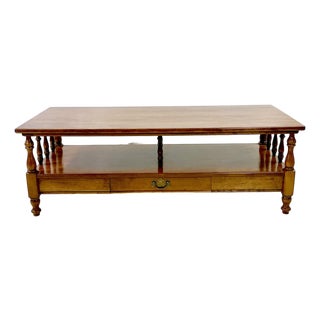 1970s Vintage Ethan Allen American Traditional Heirloom Nutmeg Maple Coffee Table For Sale