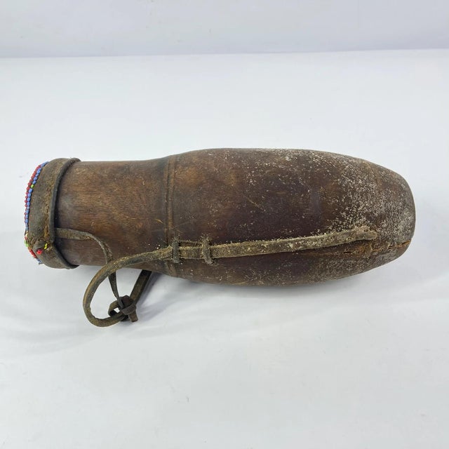Wood Early 20th Century Pokot Wood Milk Container with Lid and Strap Kenya MATTER COLLECTION For Sale - Image 7 of 9