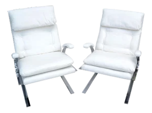 Pair of Saporiti Style Cantilever Lounge Chair Off White Bouclé Upholstery 1980