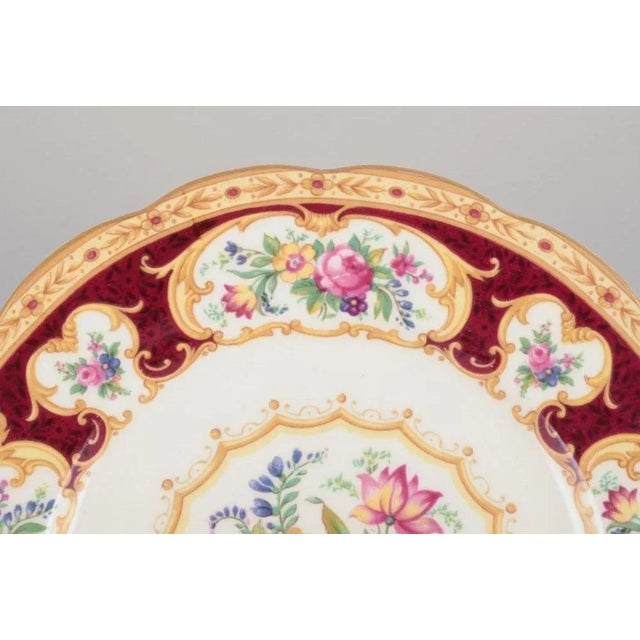 Royal Albert, England. Set of Six Lady Hamilton Plates with Floral Motifs., 1930s, Set of 6 For Sale - Image 4 of 6