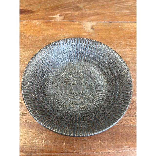 Textured Studio Pottery Bowl in Dark Iron-Glaze Finish With Radiating Pattern. For Sale - Image 9 of 9
