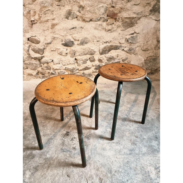 1960s Vintage French Industrial Stackable Workshop Stools in Green Tubular Steel Frame with Beech Plywood Seat, 1960s, Set of 2 For Sale - Image 5 of 11