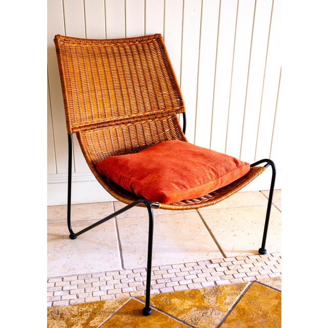 Mid-Century Bauhaus Minimalist Low Sling Lounge Chair in Wicker & Wrought Iron by Frederic Weinberg, 1960s For Sale - Image 6 of 18