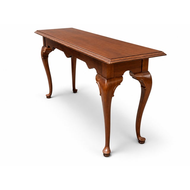 Ethan Allen Queen Anne Style Console Table An elegant Ethan Allen console table featuring a rich, warm wood finish that...