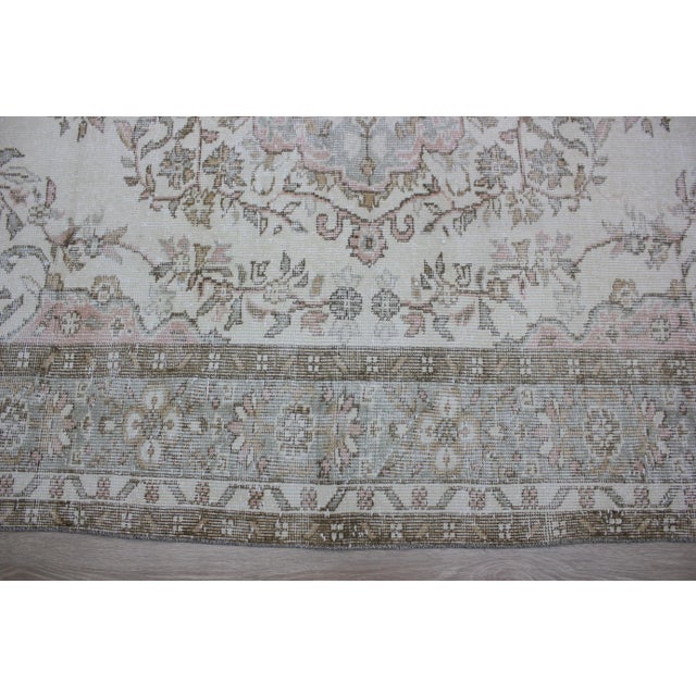 1950s Turkish Vintage Handmade Floral Desing Vintage White Oushak Wool Area Rug For Sale - Image 9 of 13