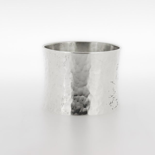 Vintage American Old Newbury Crafters Sterling Silver Hand-Hammered Napkin Ring For Sale In Philadelphia - Image 6 of 12