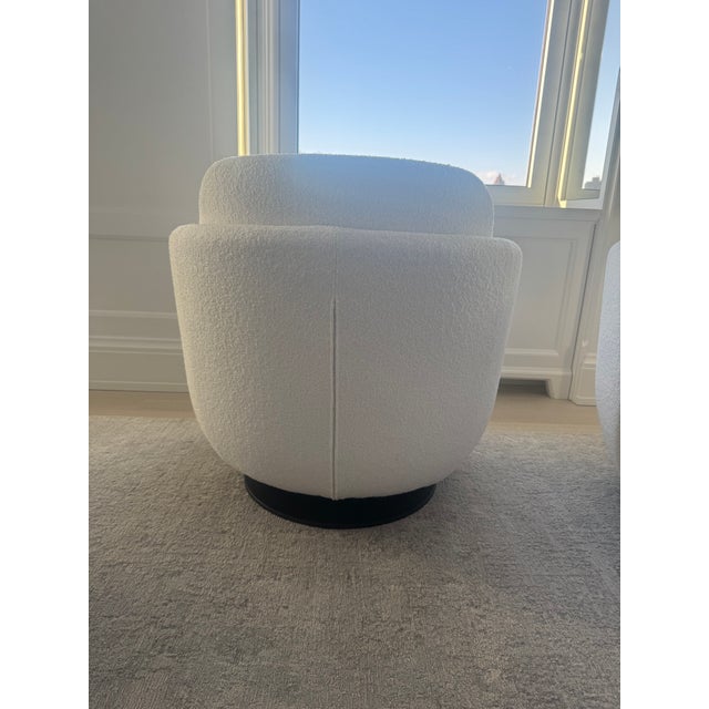 2020s Contemporary Pair of White Swivel Chairs Attributed to Sebastian Herkner for Wittmann For Sale - Image 5 of 7