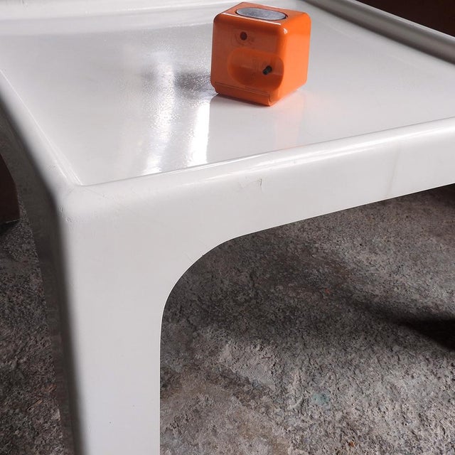 White Vintage Space Age French Fiberglass Coffee Table, 1960s For Sale - Image 8 of 15