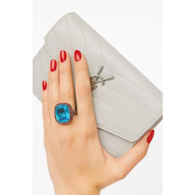 Bochic “Orient” Vintage London Blue Topaz & Pink Sapphire Ring Set In 18 K Gold For Sale - Image 10 of 10