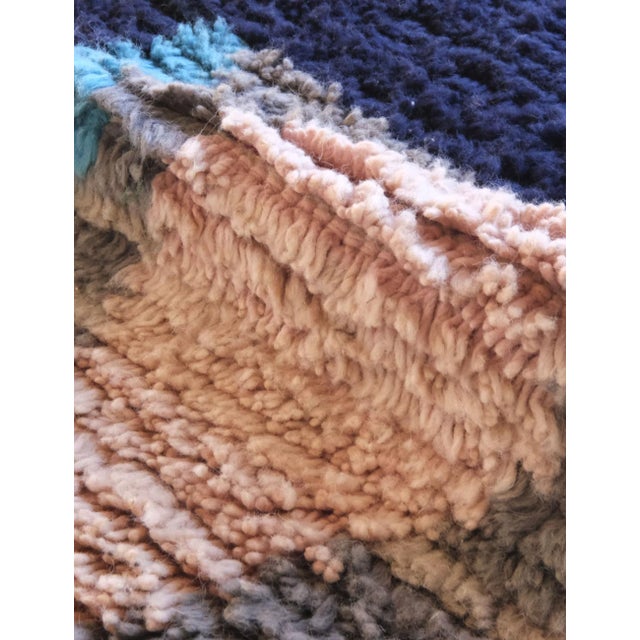 Modern Boujad Moroccan Rug – Handwoven Wool with Abstract Geometric Motifs This modern Moroccan Boujad rug is a bold,...