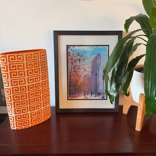 1970s Large Orange & White Greek Key Ceramic Vase | Hollywood Regency Style For Sale - Image 5 of 8