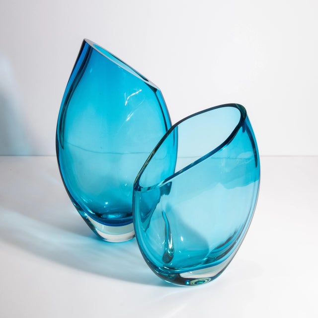 Glass Hand Blown Murano Teardrop Vase in Lagoon Blue Large For Sale - Image 7 of 9