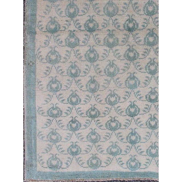 Tribal Mid 20th Century Vintage Turkish Oushak Rug With All-Over Design in Light Blue and Cream For Sale - Image 3 of 7