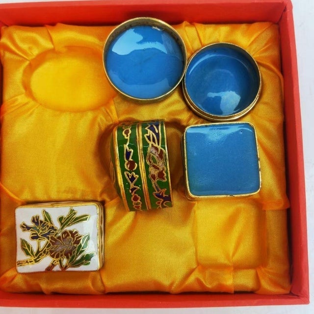 Set of 5 Vintage Cloisonné Enamel Miniature Boxes – Floral Motif, in Presentation Box For Sale - Image 9 of 9