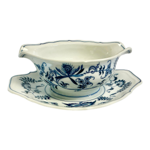 1970s Vintage Japanese Chinoiserie Blue Danube Meissen Style Gravy Boat With Attached Plate