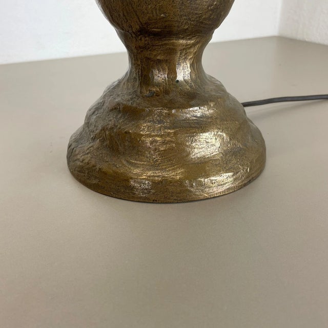 Hollywood Regency Brass Table Light in the style of Kalmar, Austria, 1960s For Sale - Image 10 of 18