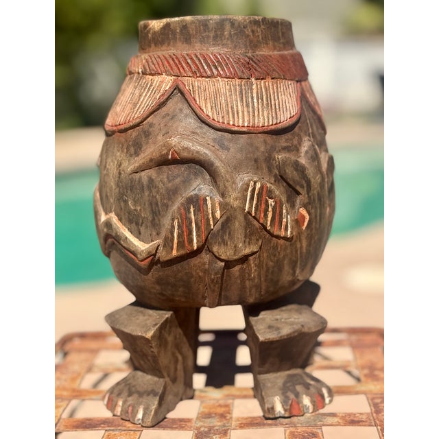 Senoufo Ivory Coast Ritual Vessel With Carved Zoomorphic Figures Mortar on Human Feet With Red Ochre For Sale - Image 4 of 8