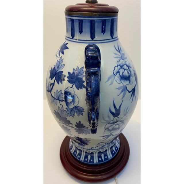 Late 20th Century Pair of Blue and White Chinoiserie Porcelain Urn Table Lamps With Peacock Motif For Sale - Image 5 of 10