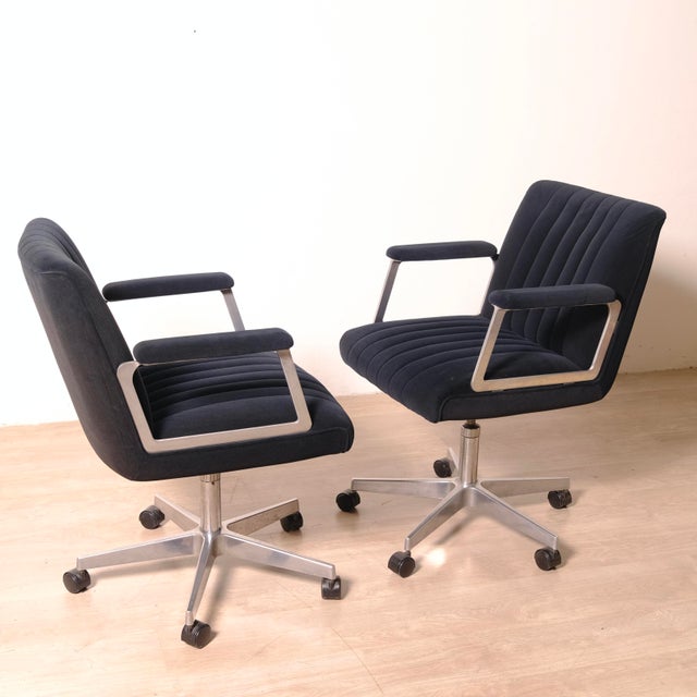 Modern Swivel Desk Chairs in Blue Velvet in the style of Osvaldo Borsani, 1970s, Set of 2 For Sale - Image 3 of 18