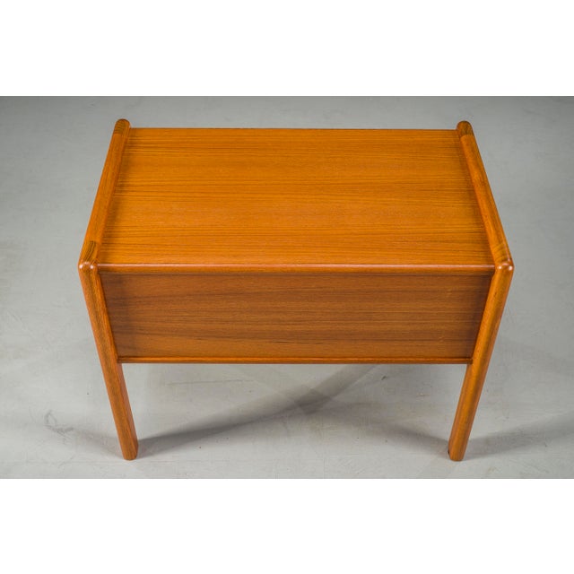 Danish Teak Model VM202 Nightstand attributed to Vildbjerg Møbelfabrik, 1960s For Sale - Image 9 of 13
