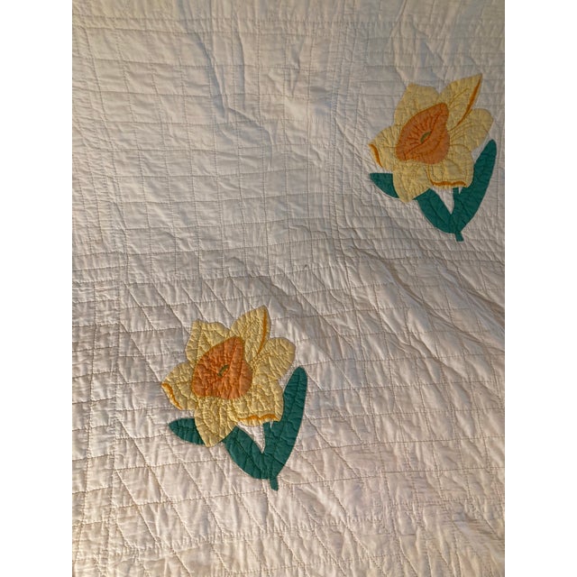 Yellow American Daffodil Quilt 1920. Cotton Beautiful Americana Quilt. For Sale - Image 8 of 9