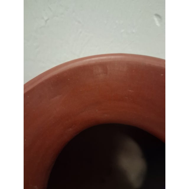 Ceramic F-018 Signed 12" Mata Sgraffito Vessel -Ines Oliva- Geometric Lizard Motif. For Sale - Image 7 of 11