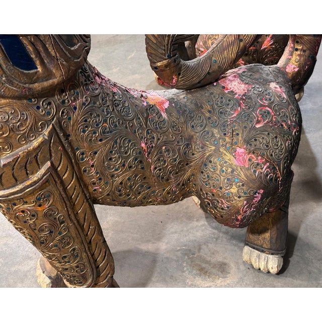 Antique c.1920's/30's Pair of Monumental Burmese Carved Wood Gilt Temple Guardian Lions / Foo Dogs For Sale - Image 15 of 18