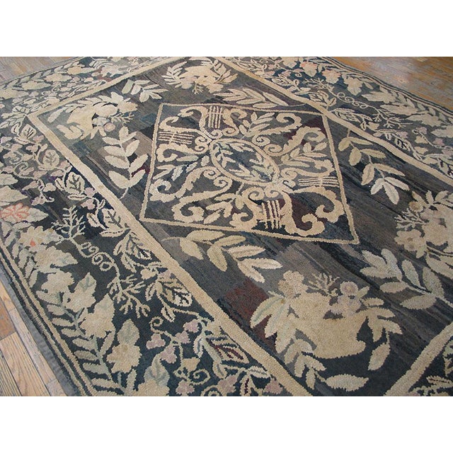 American 1930s Gray Medallion Folk Art Antique American Hooked Rug 6' 0" X 9' 0" Handknotted Wool Carpet For Sale - Image 3 of 4