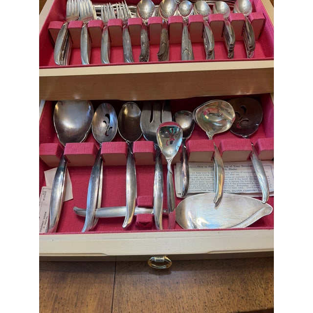1847 Rogers Bros Flair Mid Century Modern Silverplate Flatware Service for 16 W/ Chest - 121 pcs For Sale - Image 11 of 12