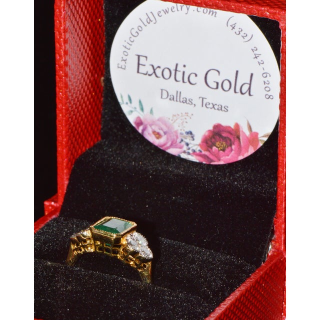 Gia Certified Natural 2.20cts vs F Diamond Emerald 18k Gold Dinner Ring, Size 6.5 For Sale - Image 12 of 13