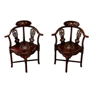 Vintage Chinese Carved Hardwood Corner Lounge Chair With Mother of Pearl Inlay For Sale
