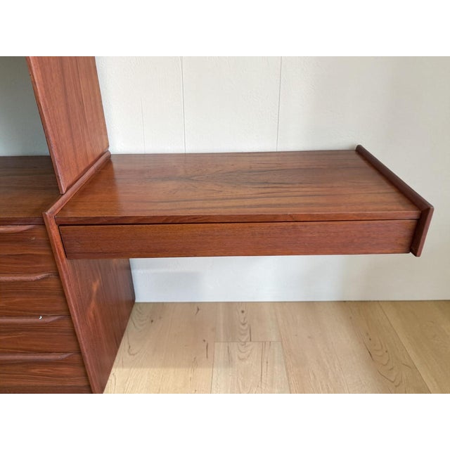 Mid-Century Vintage Danish Teak Floating Wall Display Unit in the style of Ladderax, 1960 For Sale - Image 6 of 18