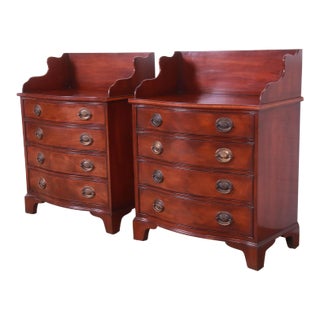 Henredon Georgian Inlaid Mahogany Serpentine Bachelor Chests or Nightstands, Pair For Sale