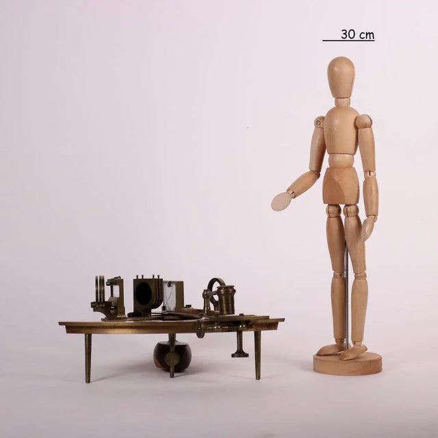 Sextant with brass frame, coating with adjustment screw and microscope for reading, three colored filters for the fixed...