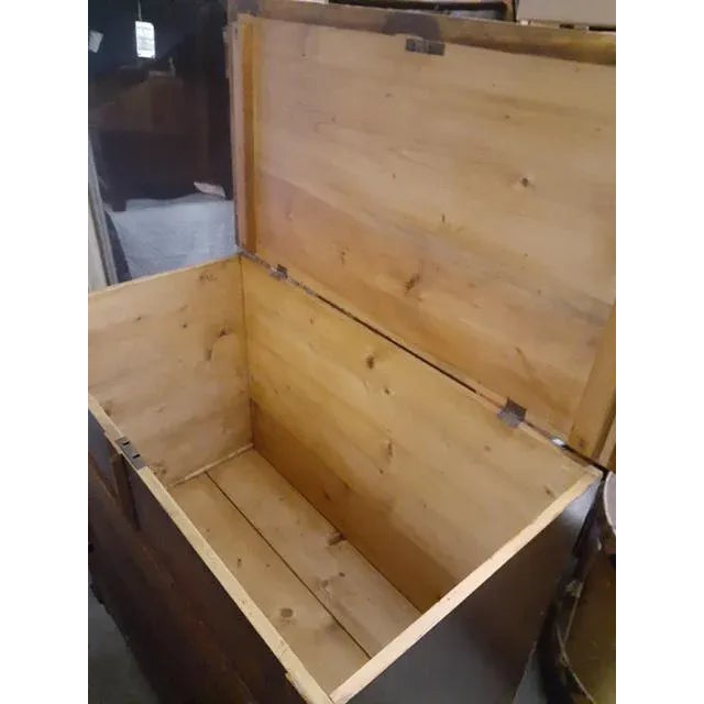 Late 19th Century European Grain Painted Mule Chest For Sale - Image 5 of 6