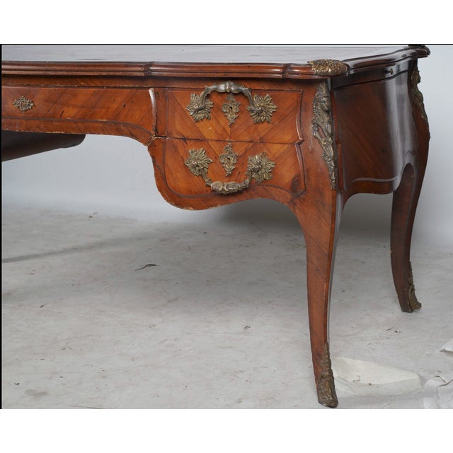 19th-Century French Louis XV Kingwood Bureau Plat With Leather Top and Bronze Mounts For Sale - Image 10 of 11