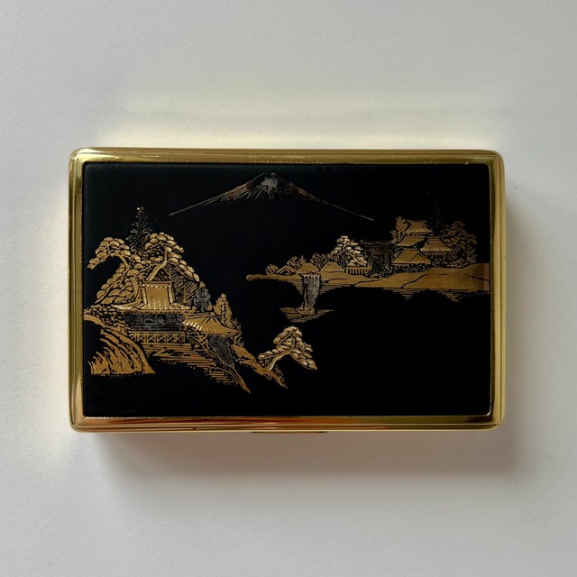 Vintage Musical Powder Compact with Automatic Movement from Clover For Sale - Image 4 of 18