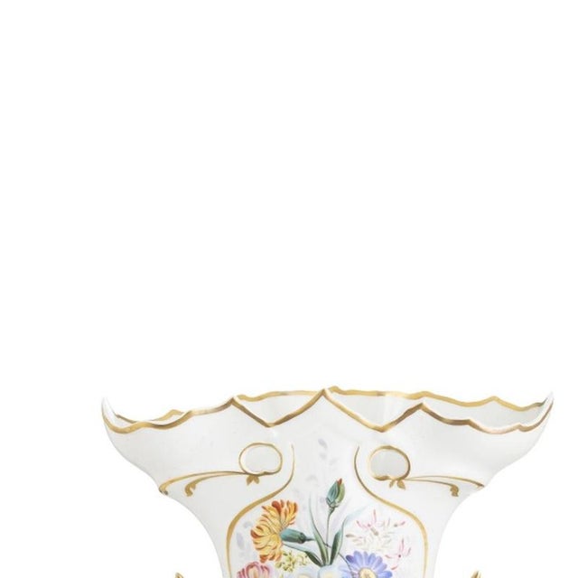 Porcelain - Pair of Vista Alegre jugs. Made of molded and embossed porcelain from the Vista Alegre factory; hand-painted...
