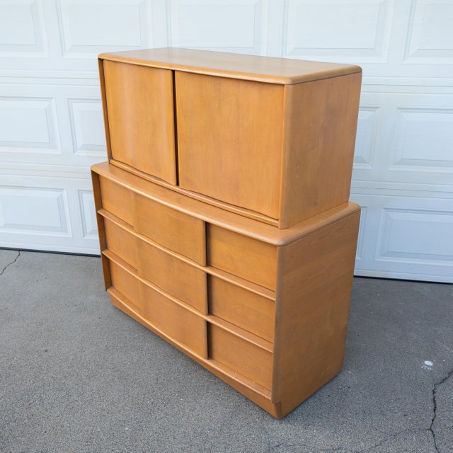 Ernest Herrmann 1950s Heywood-Wakefield "Kohinoor" Dresser & Hutch Set in Champagne For Sale - Image 4 of 16