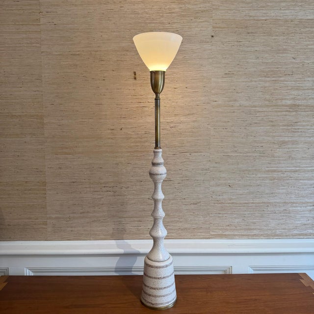 Mid-Century Modern Mid 20th Century Mid Century Modern Tall Ceramic and Brass Table Ivory and Brown Table Lamp For Sale - Image 3 of 8