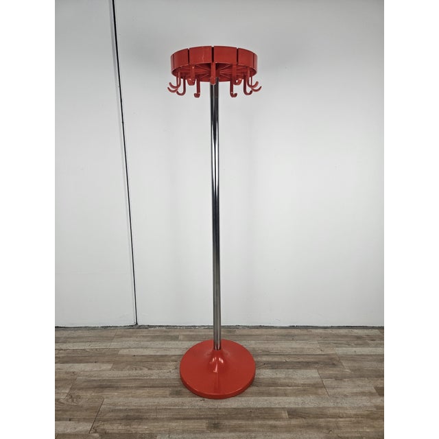 Vintage steel and plastic coat hanger from the 70s produced by Dal Vera as reported by the brand under the base. The hooks...