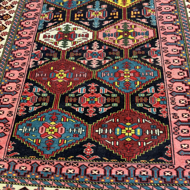 Yalameh Rug with Geometric Pattern For Sale - Image 5 of 11