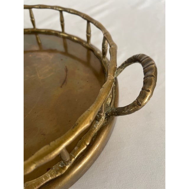 1970s Hollywood Regency Brass Faux Bamboo Rail Round Serving Tray For Sale In Jacksonville, FL - Image 6 of 10