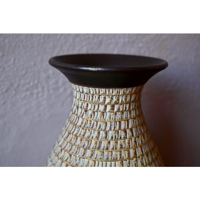 Brutalist Scarred Terracotta Vase by Alfred Krupp, 1970s For Sale - Image 4 of 8