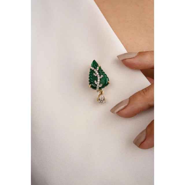 This is part of Chairish’s Fine Jewelry assortment. This 18K yellow gold Carved Leaf Emerald Diamond Pendant and Brooch...