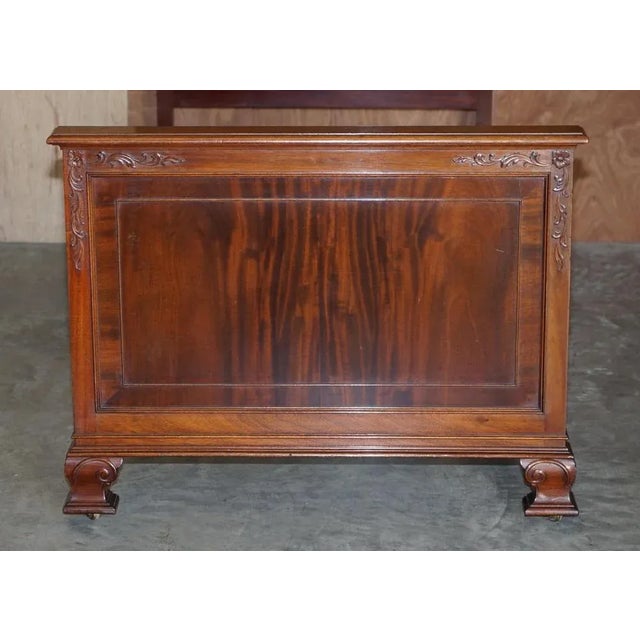 Honduras Mahogany single bed frame which is part of a suite A very well made and good looking bed frame. This bed is of...